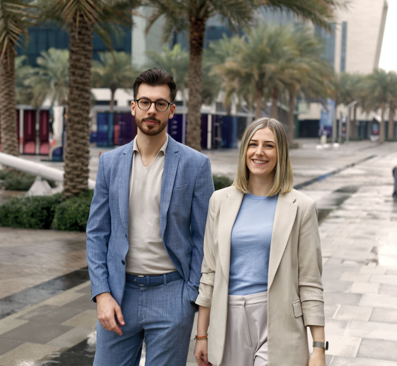 The founders Lisa Debatin and Julian walking on the road